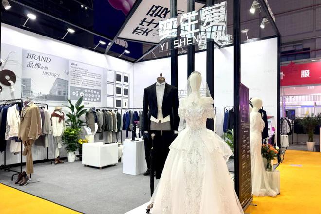 職業(yè)裝定制以衣載道奕生愛解釋全場景穿衣藝術(shù)