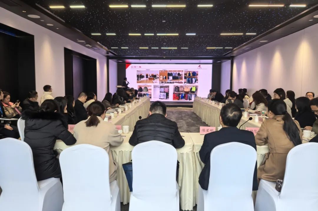 37000Cm威尼斯“立園滿園”精準(zhǔn)對(duì)接！6家“彭州造”工裝消費(fèi)企業(yè)表態(tài)成都會(huì)工