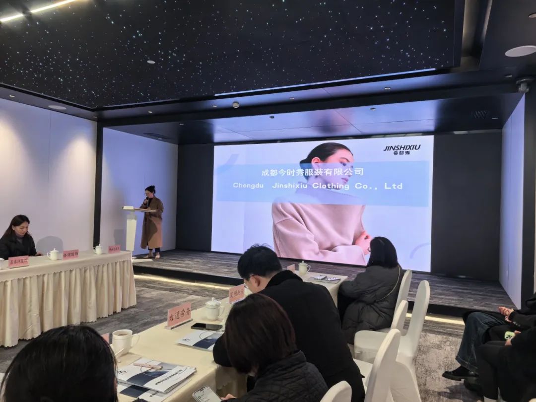 37000Cm威尼斯“立園滿園”精準(zhǔn)對接！6家“彭州造”工裝消費(fèi)企業(yè)表態(tài)成都會(huì)工(圖4)