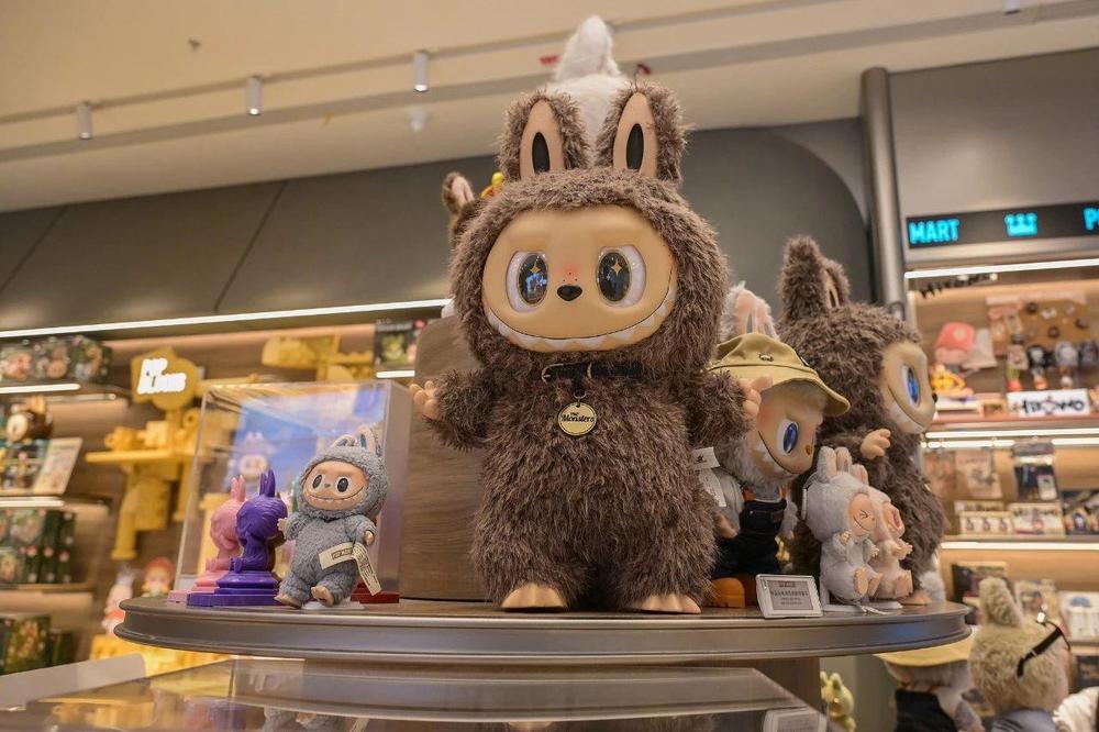 37000Cm威尼斯官方LABUBU一只難求！中國潮玩何故潮向天下？