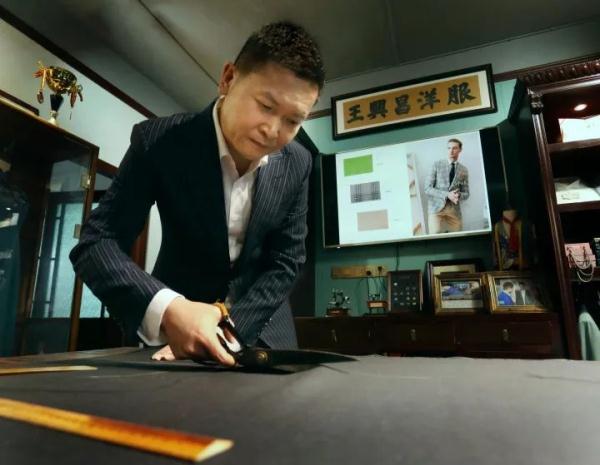 職業(yè)裝定制局部導(dǎo)航(圖2)