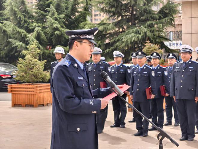 職業(yè)裝定制縣局為輔警配發(fā)天下同一款、肩章(圖5)