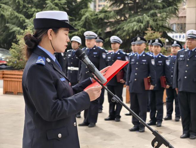 職業(yè)裝定制縣局為輔警配發(fā)天下同一款、肩章(圖4)